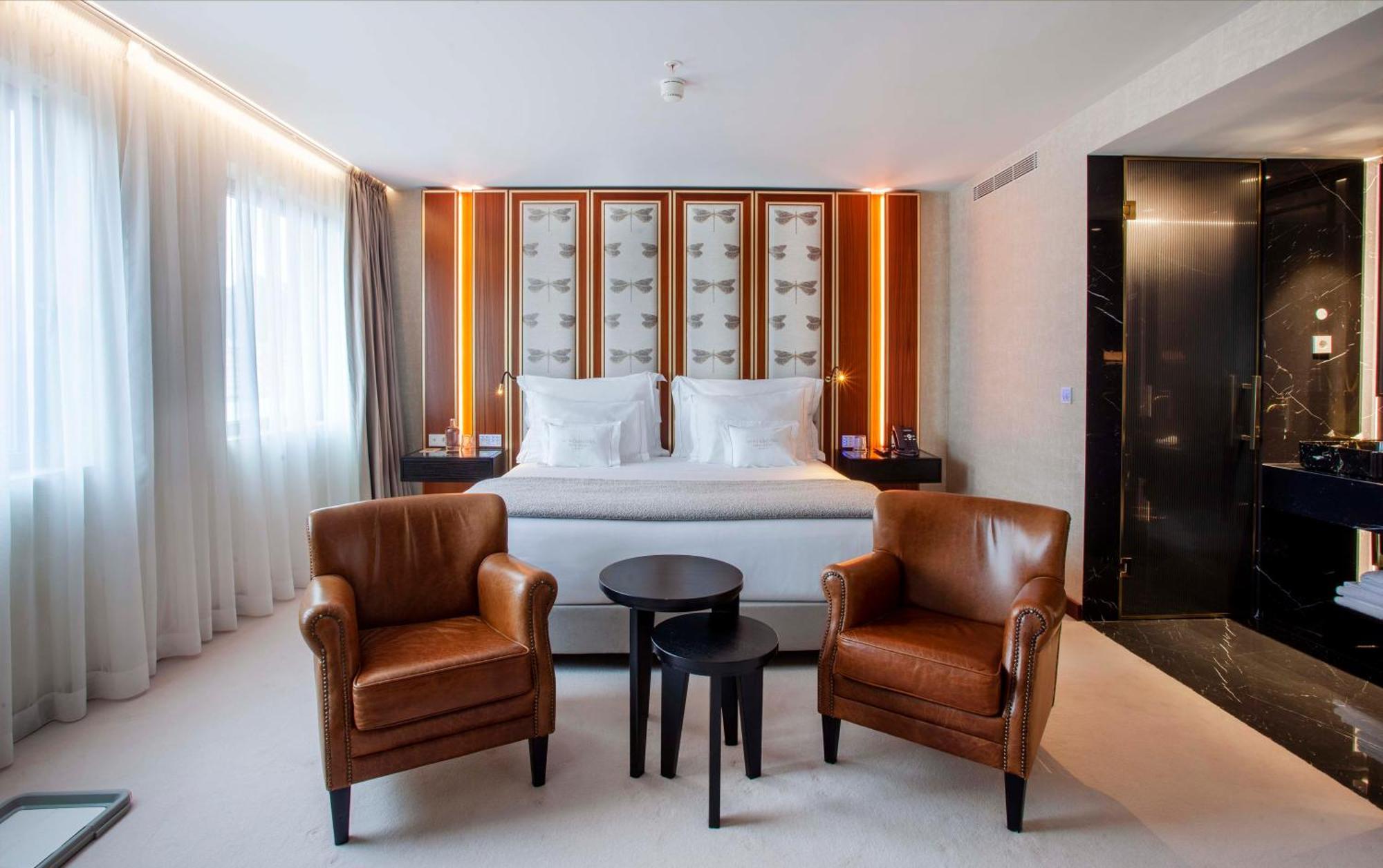 Deluxe Room,1594030456:JPEG
